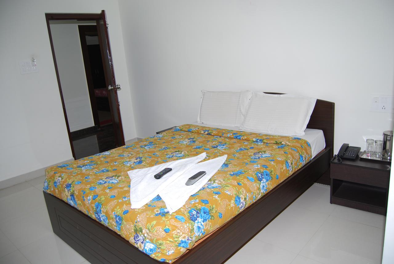 Hotel Pratham Residency Mysore Exterior foto